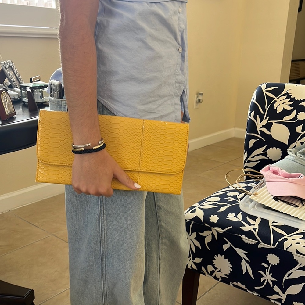 Yellow clutch